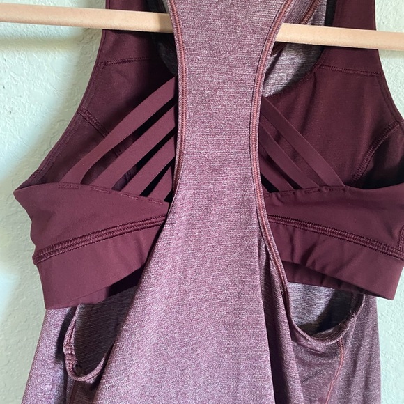 Lululemon Extra Mile 2 In 1 Tank Heathered Garnet / Garnet Athleisure Workout 4 - Picture 6 of 10